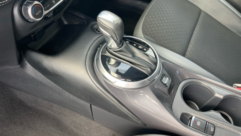 Nissan Juke 1.0 DiG-T 114 N-Connecta 5dr DCT Petrol Hatchback